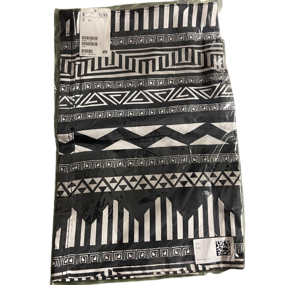 H&M NWT mini skirt size 12